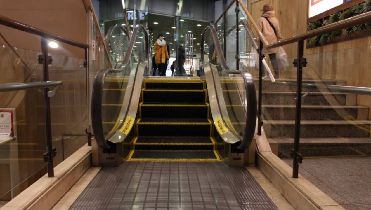 shortest escalator : ప్రపంచంలోనే అతి చిన్న ఎస్కలేటర్‌కు గిన్నిస్ రికార్డ్