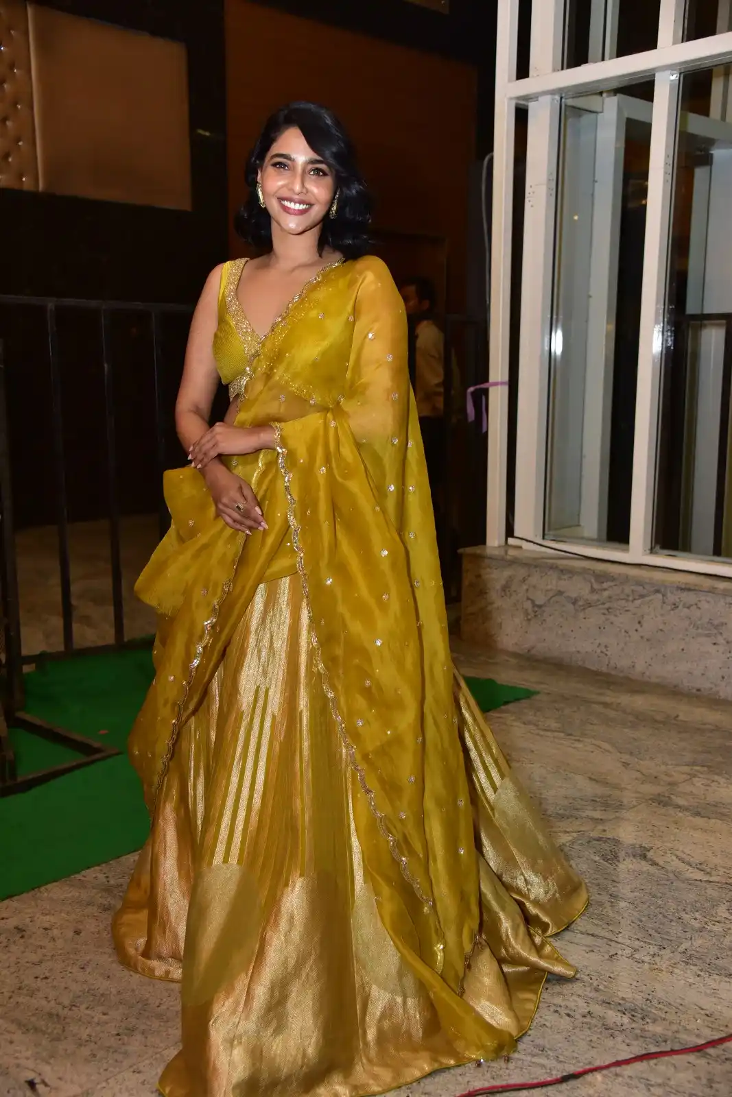 Aishwarya Lekshmi shines in King of Kotha Pre Release Event