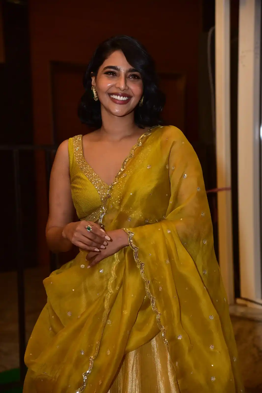 Aishwarya Lekshmi shines in King of Kotha Pre Release Event