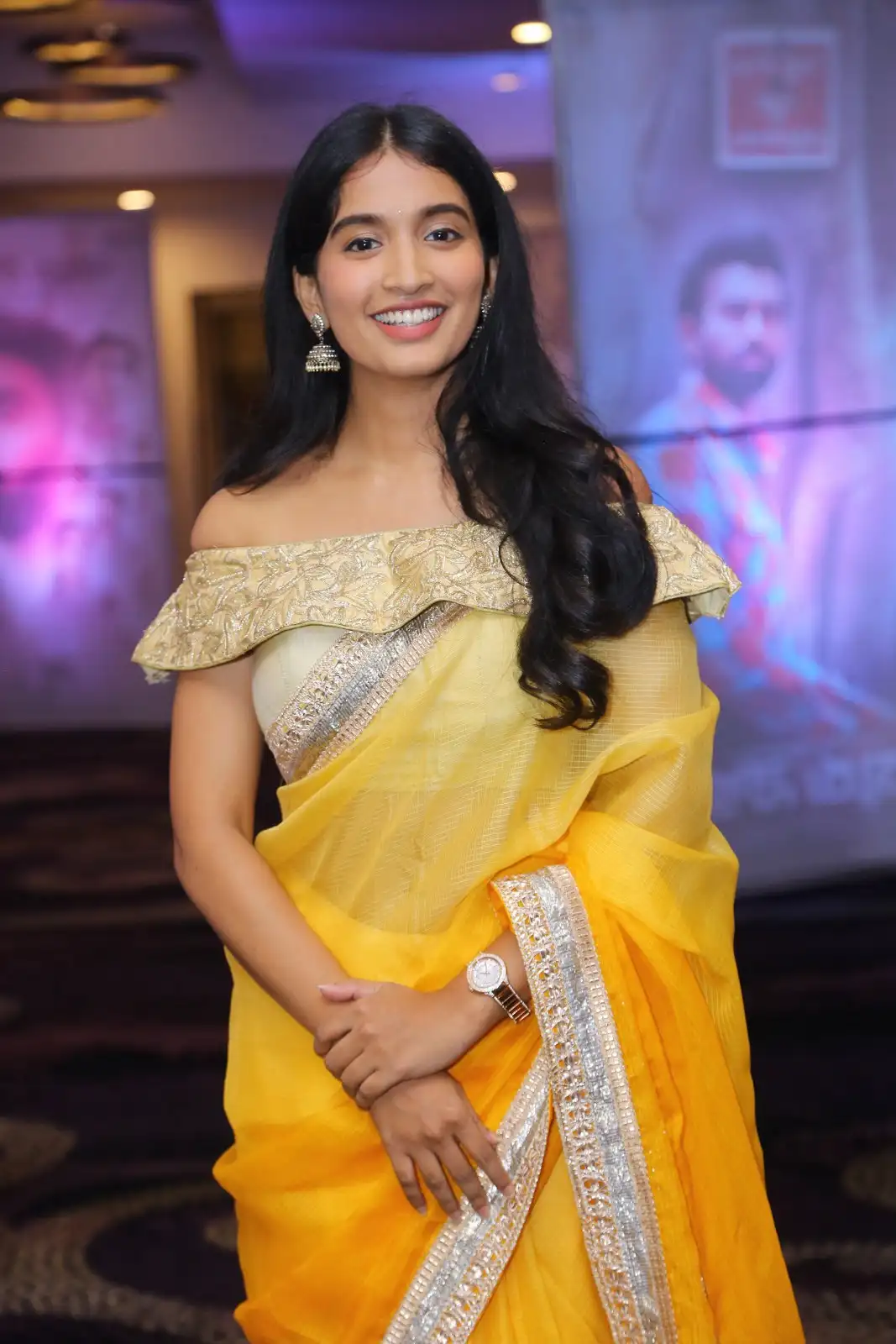 Sarkaaru Noukari Movie heroine Bhavana Shines in saree at Teaser Launch event