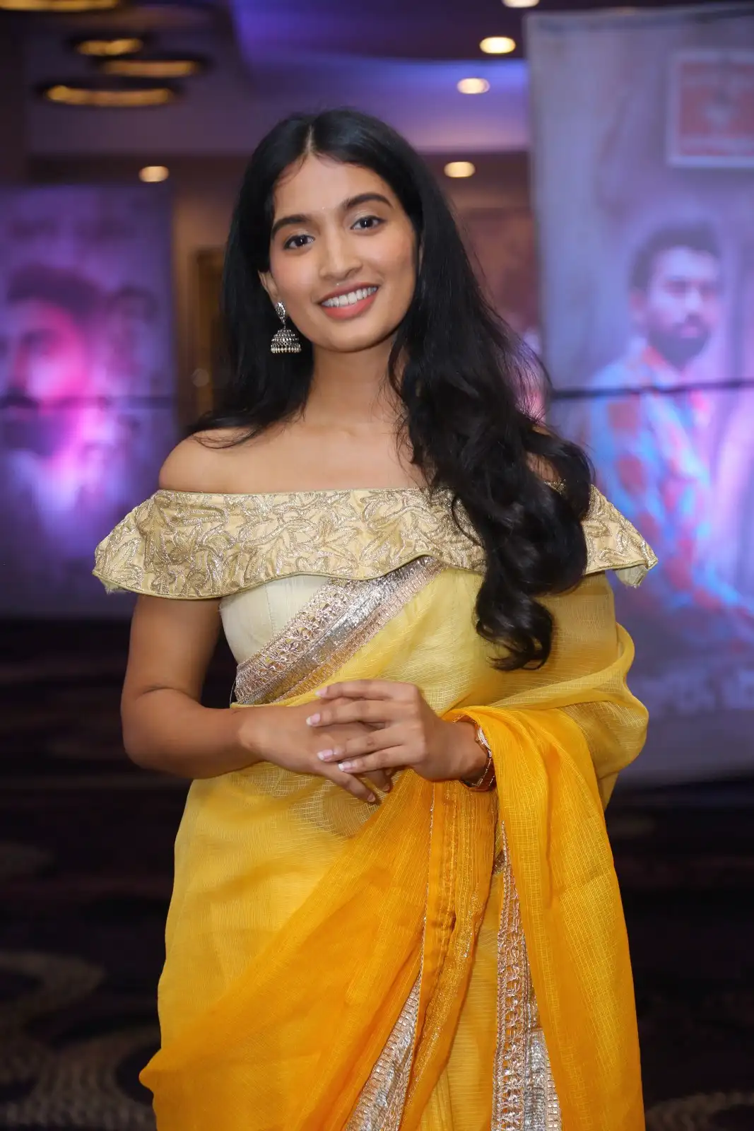 Sarkaaru Noukari Movie heroine Bhavana Shines in saree at Teaser Launch event