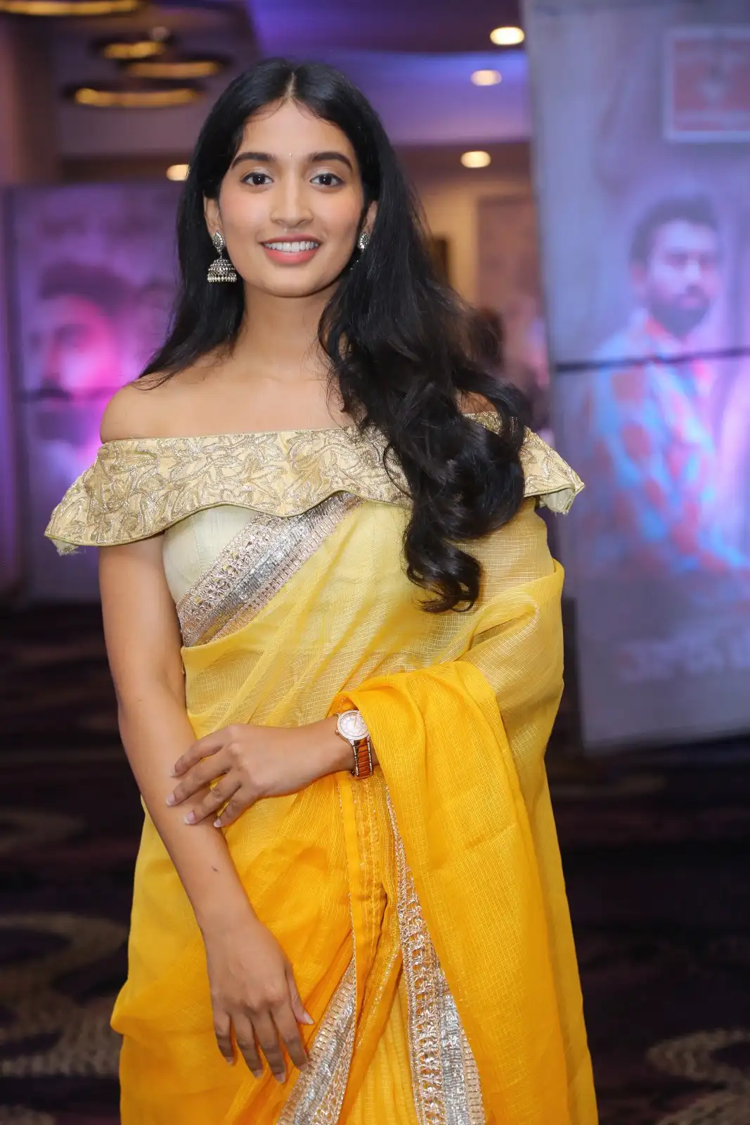 Sarkaaru Noukari Movie heroine Bhavana Shines in saree at Teaser Launch event