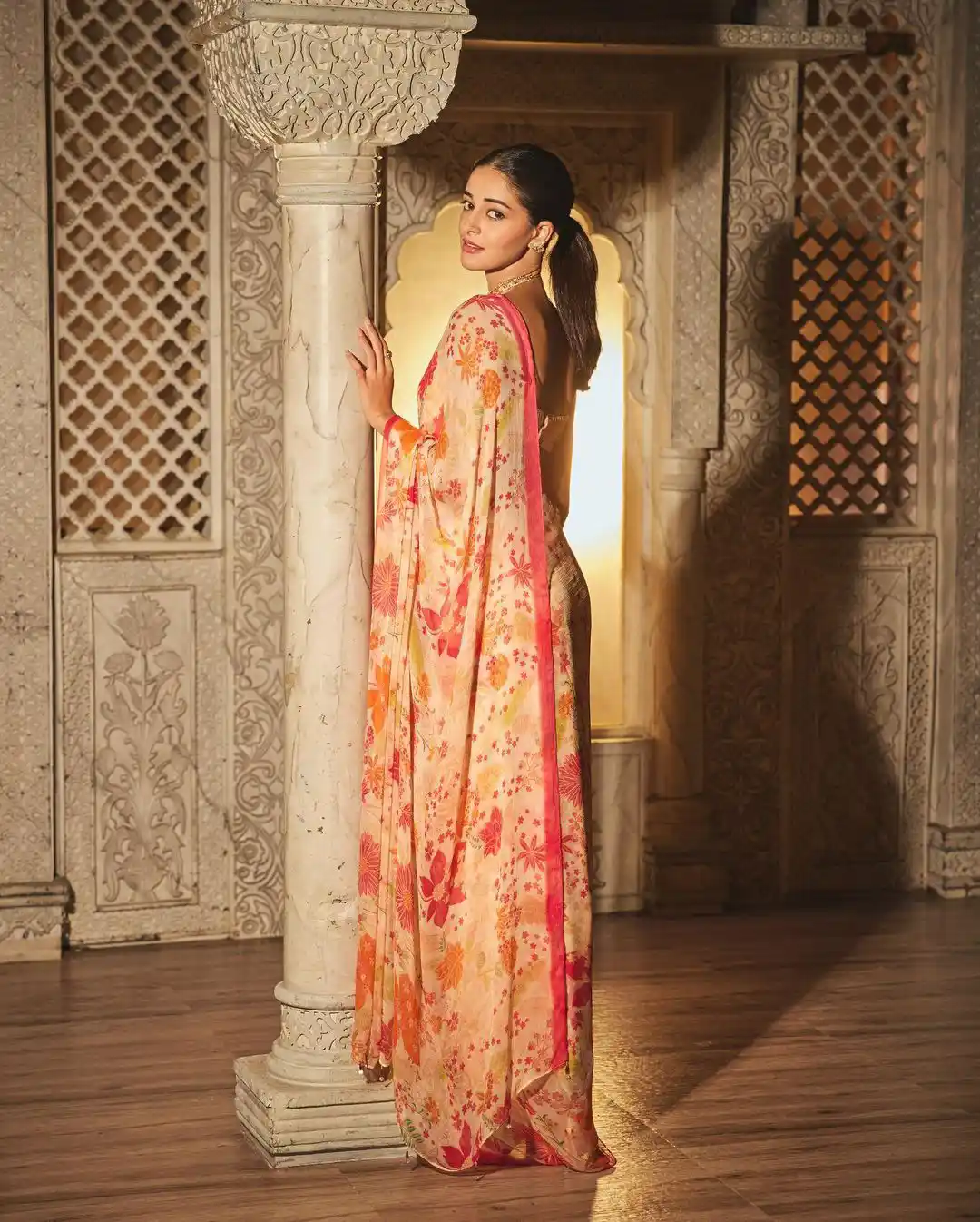 Bollywood Actress Ananya Panday saree photos gone viral