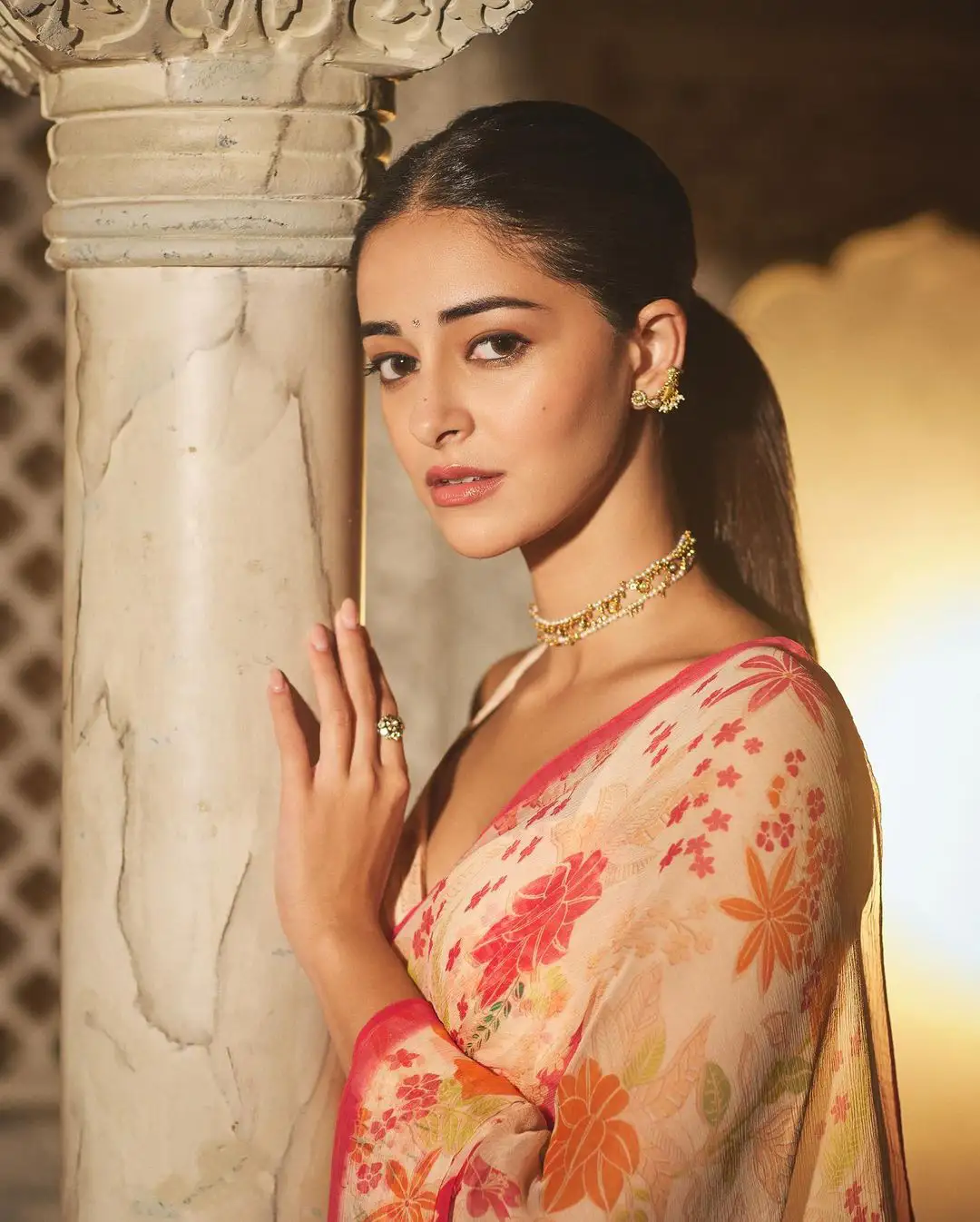 Bollywood Actress Ananya Panday saree photos gone viral