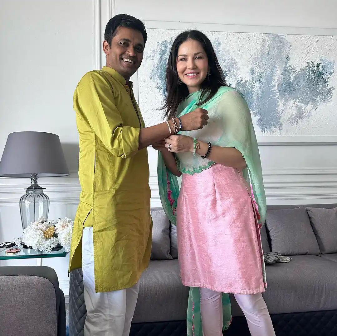 Bollywood Actress Sunny Leone Rakhi Celebration photos