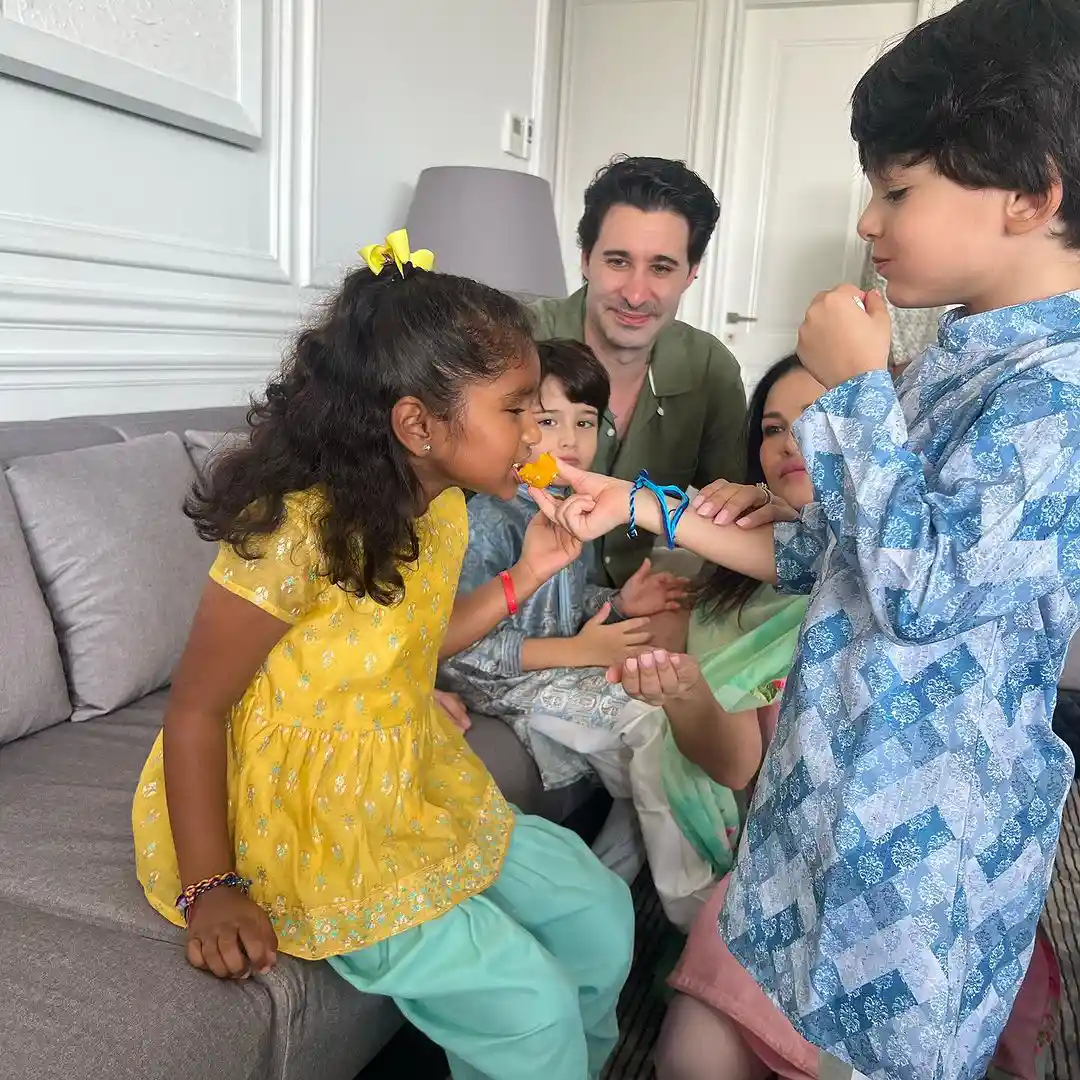 Bollywood Actress Sunny Leone Rakhi Celebration photos