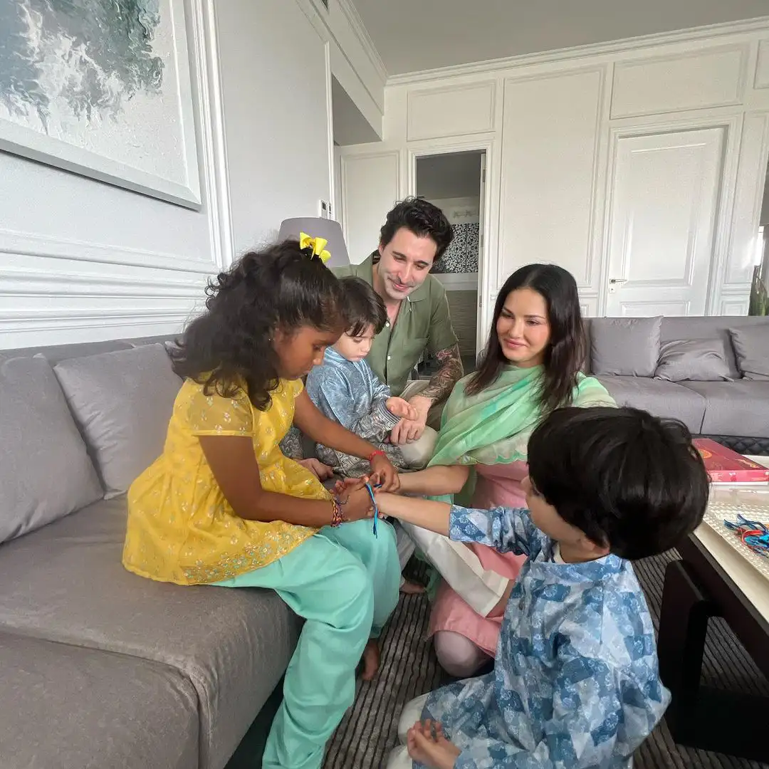 Bollywood Actress Sunny Leone Rakhi Celebration photos