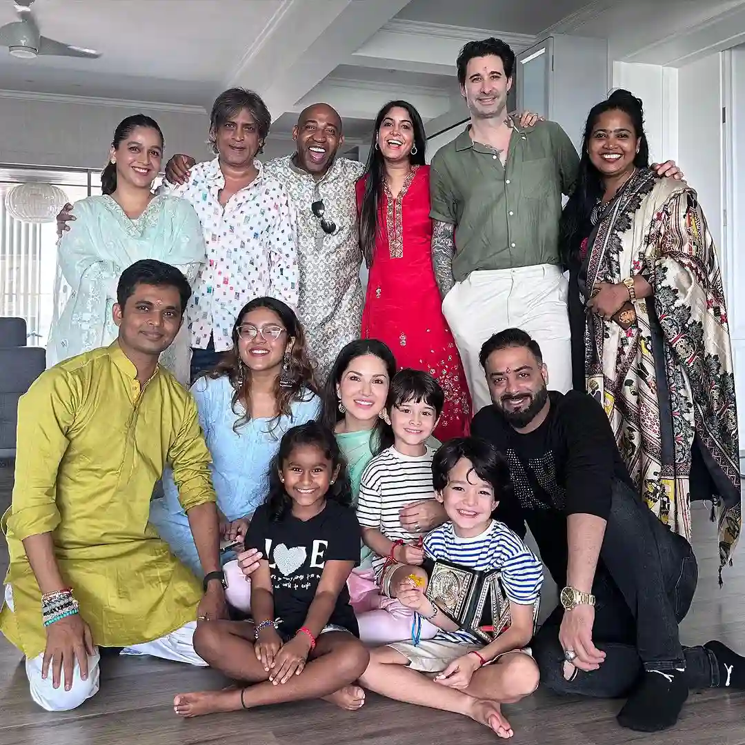 Bollywood Actress Sunny Leone Rakhi Celebration photos