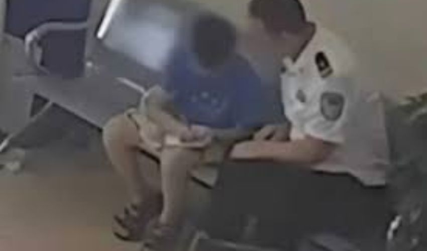 Boy police complaint : అమ్మ పోరు భరించలేకపోతున్నాను అనాథాశ్రమంలో చేర్పించాలంటూ పోలీసులకు 10ఏళ్ల పిల్లాడు ఫిర్యాదు