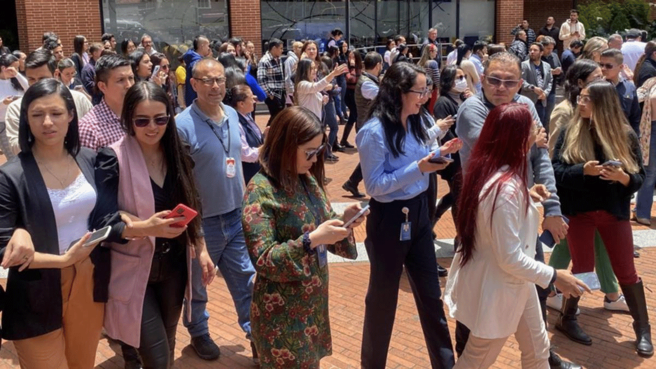 Earthquake : కొలంబియన్ రాజధానిలో భారీ భూకంపం