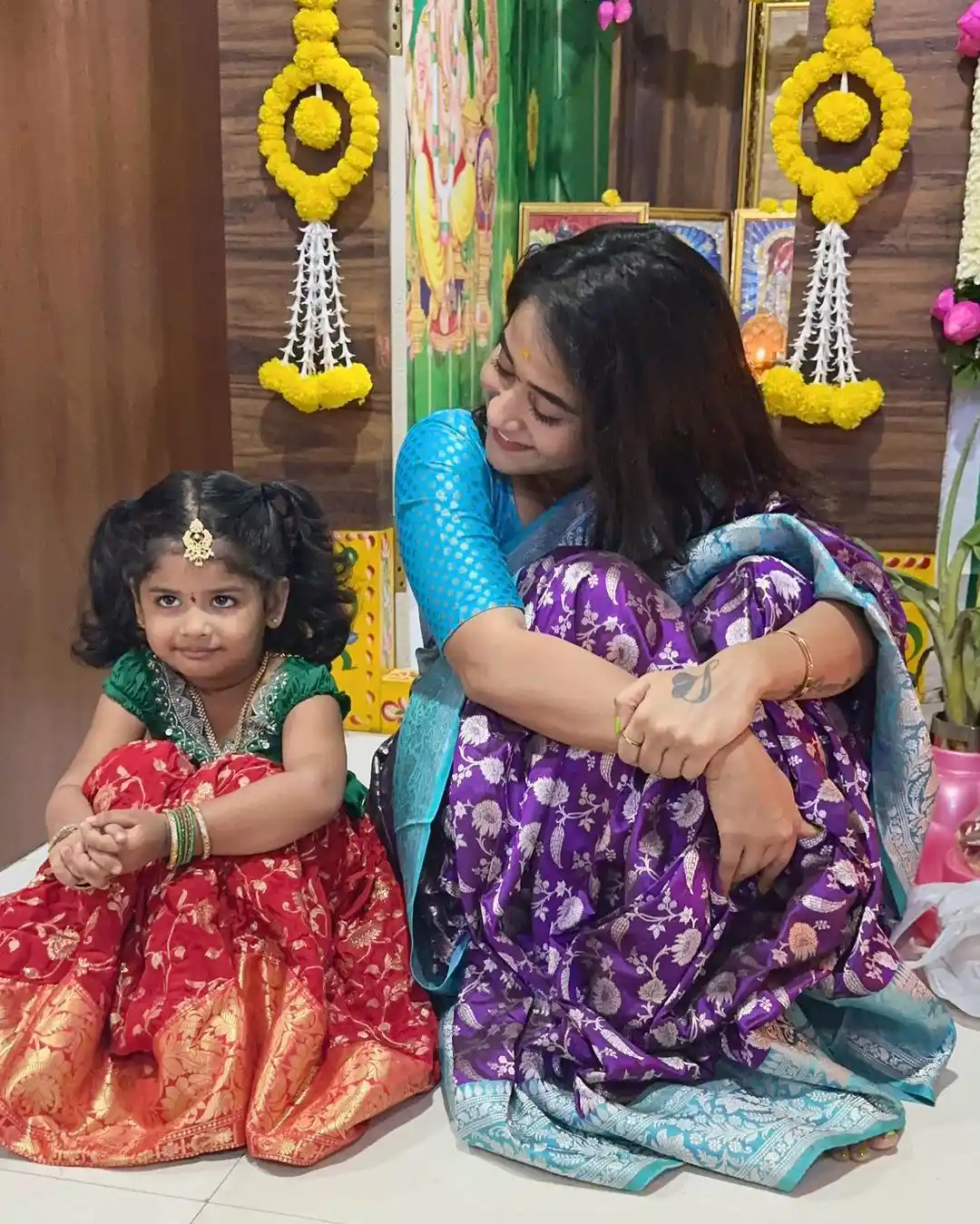 Deepthi Sunaina Shines in Saree on Varalakshmi Vratam Day