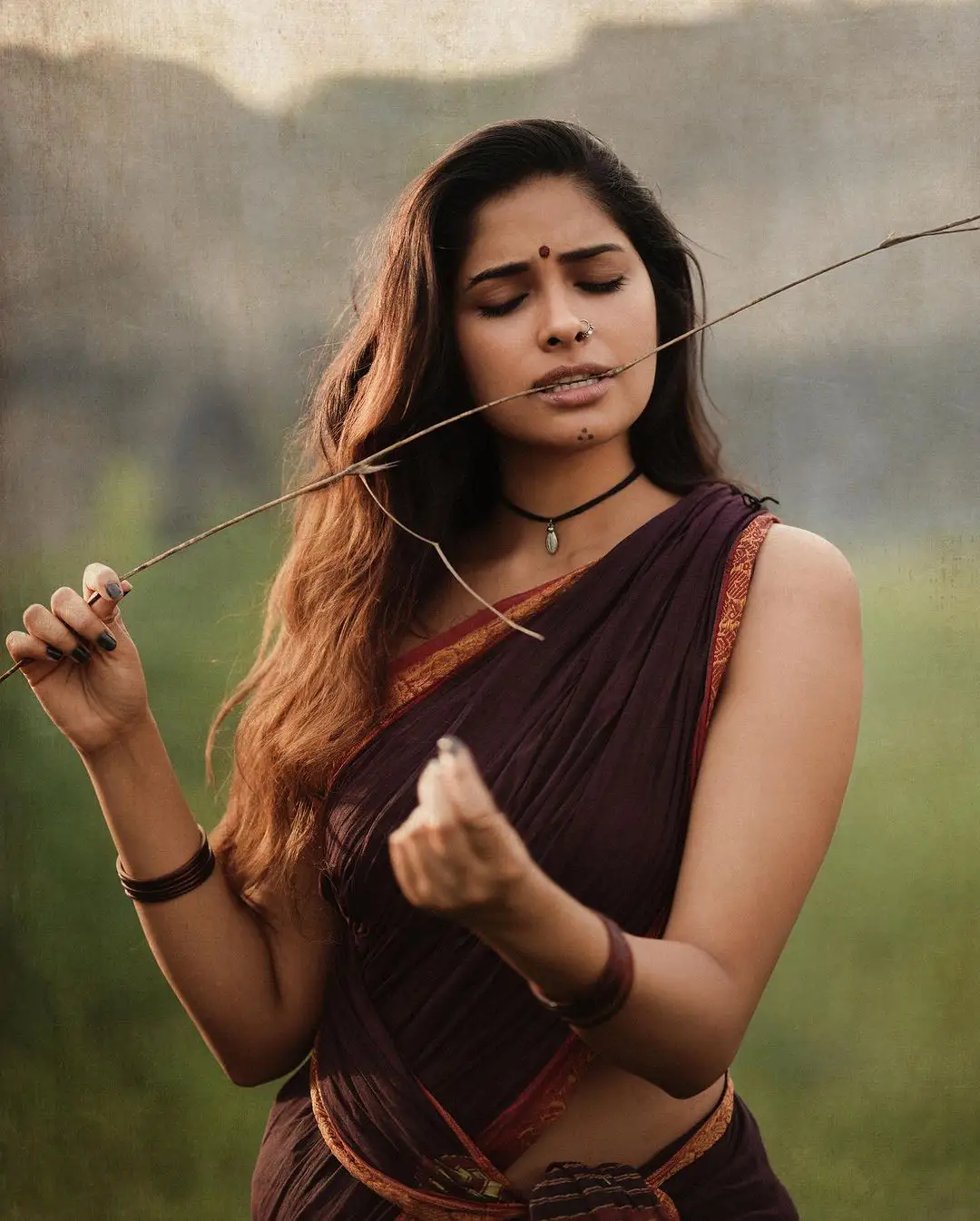 Divi Vadthya Stunning Looks in Saree looks like a Beautiful Village Girl