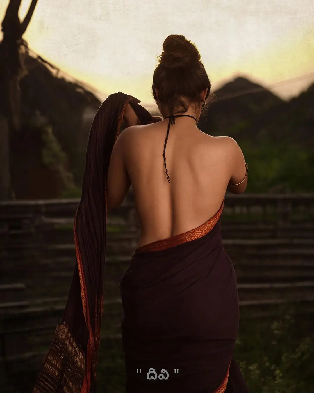 Divi Vadthya Stunning Looks in Saree looks like a Beautiful Village Girl