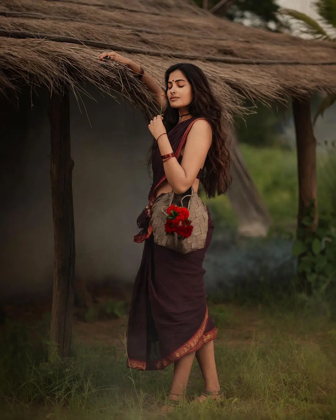 Divi Vadthya Stunning Looks in Saree looks like a Beautiful Village Girl