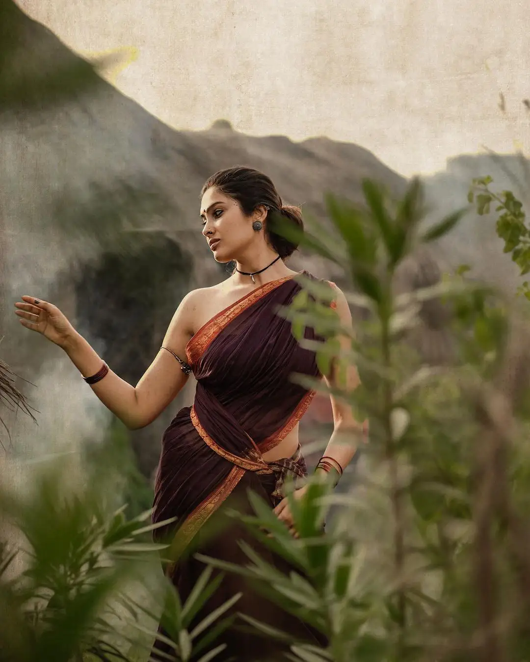 Divi Vadthya Stunning Looks in Saree looks like a Beautiful Village Girl