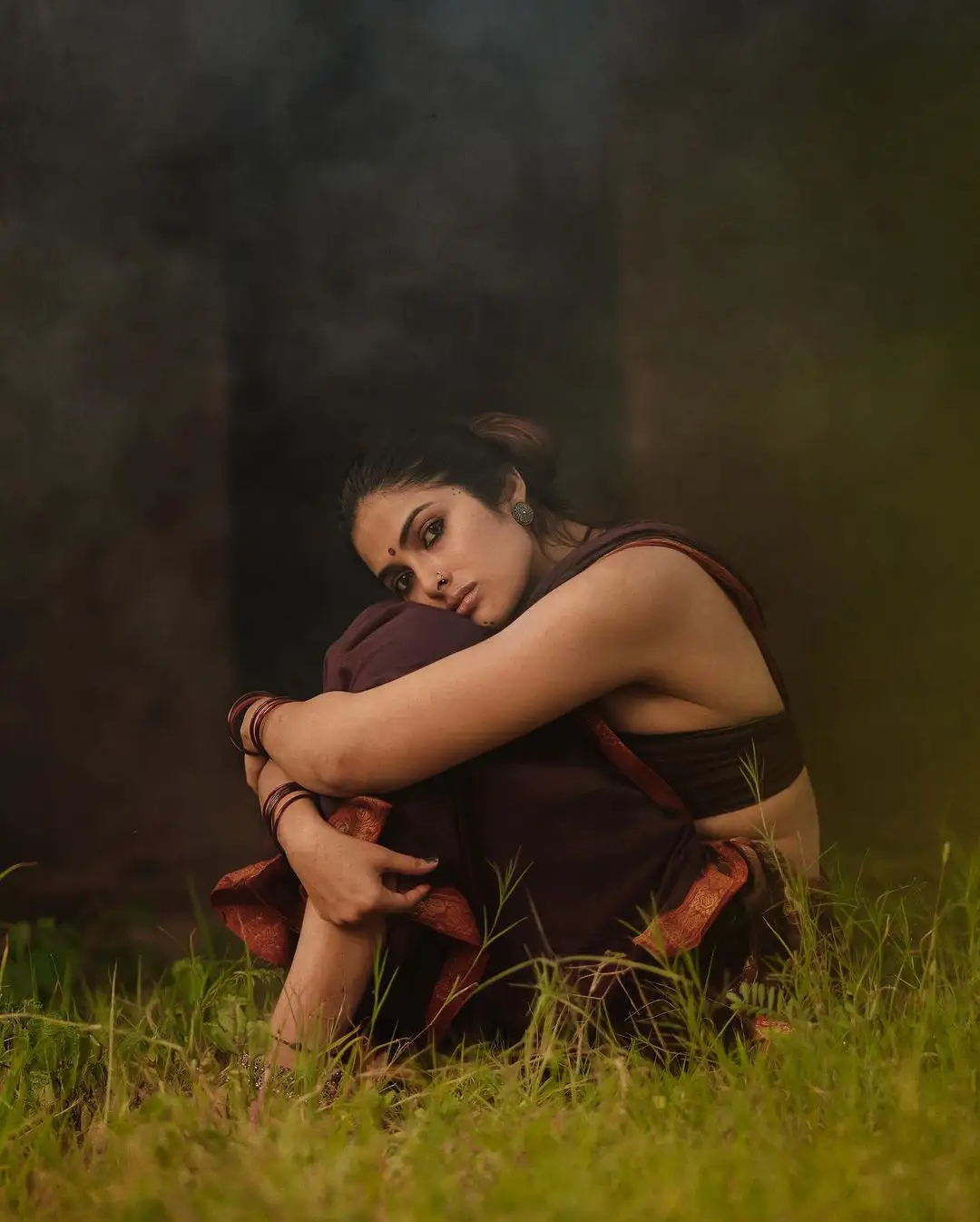 Divi Vadthya Stunning Looks in Saree looks like a Beautiful Village Girl