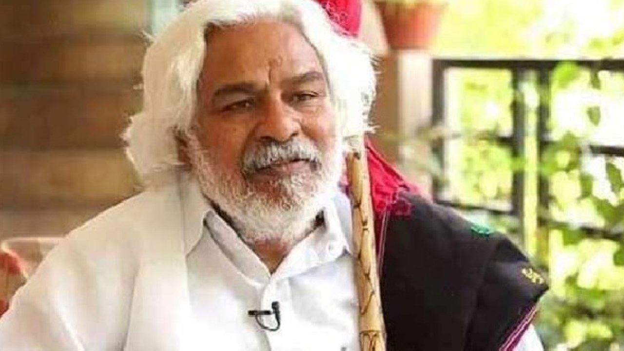 Gaddar : గద్దర్ ఎక్కడికి వెళ్లినా చేతిలో కర్ర ఉండాల్సిందే.. అది ఎవరిచ్చారో తెలుసా?