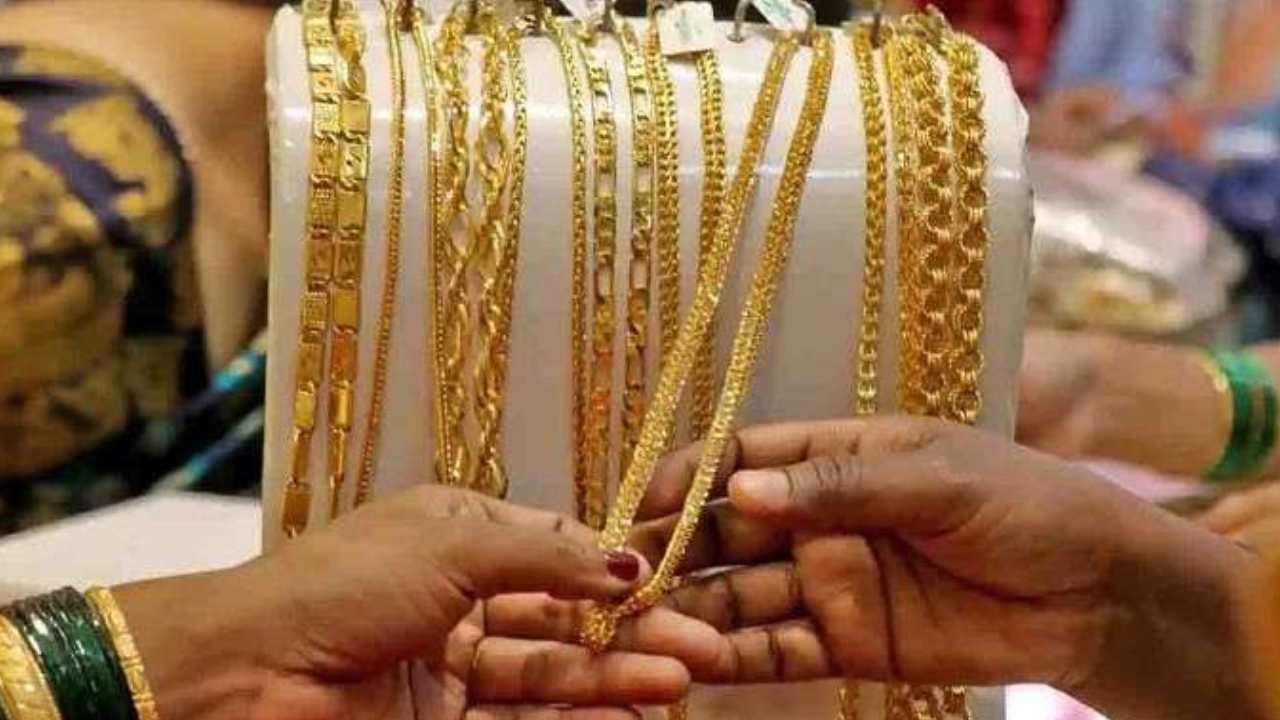 Gold Rate Today:  పసిడి ప్రియులకు షాక్.. మళ్లీ పెరిగిన బంగారం, వెండి ధరలు.. రూ.80వేలకు చేరిన కిలో వెండి ..