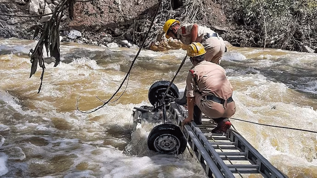 Himachal cloudburst : హిమాచల్ ప్రదేశ్‌లో మళ్లీ ఉప్పొంగిన బియాస్ నది…ఏడుగురి మృతి