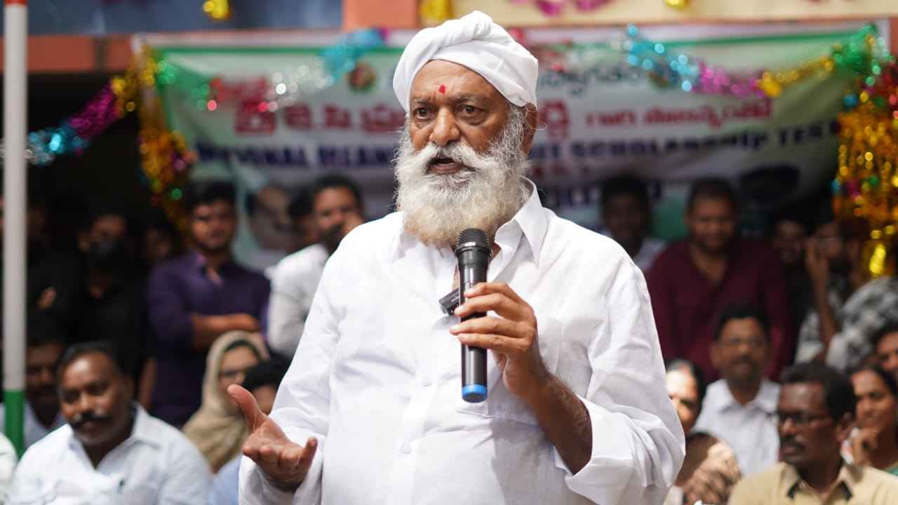 JC Prabhakar Reddy: టీడీపీ నేత జేసీ ప్రభాకర్‌ రెడ్డికి తెలంగాణ హైకోర్టు నోటీసులు