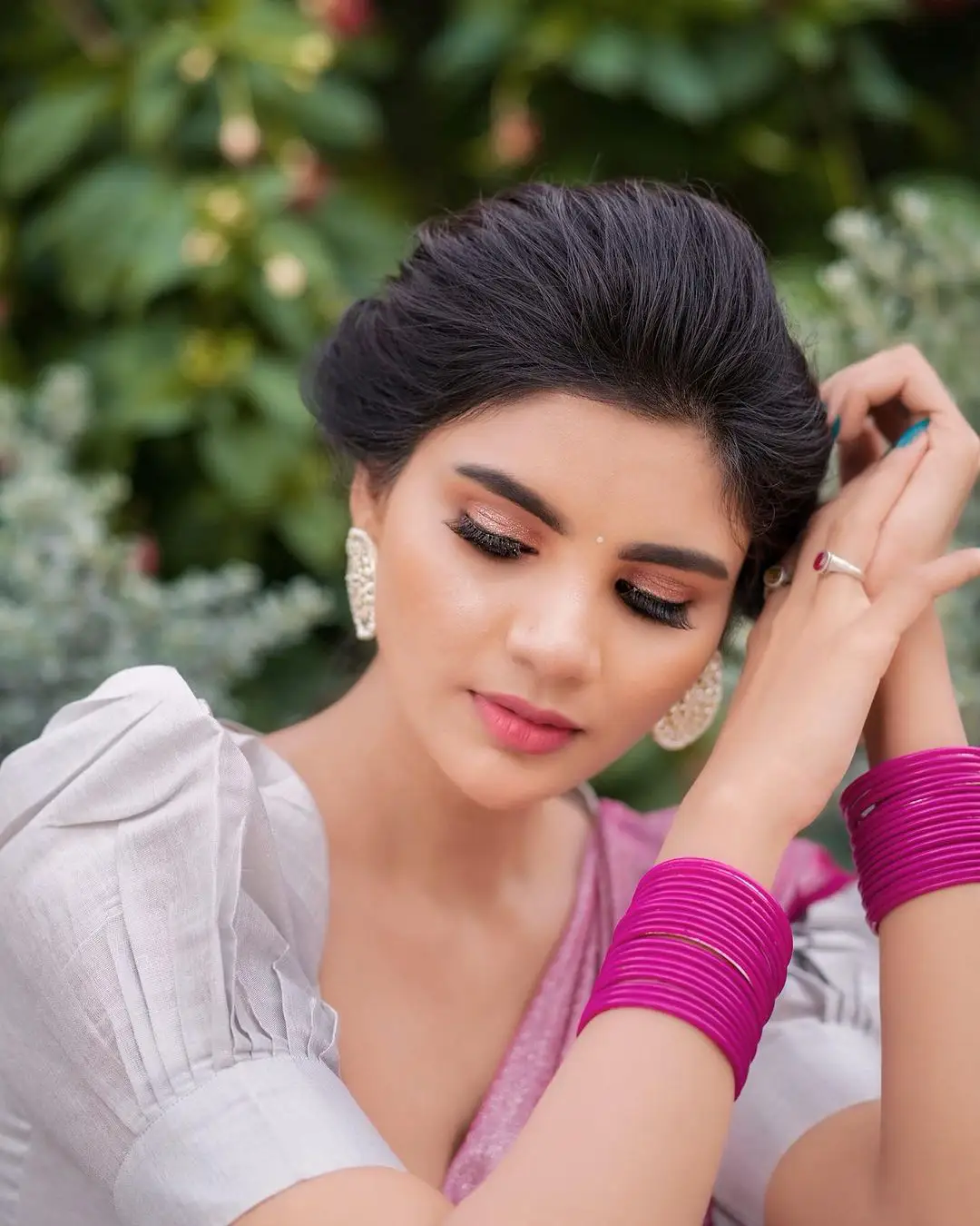 Jabardasth Varsha shares her latest saree photos