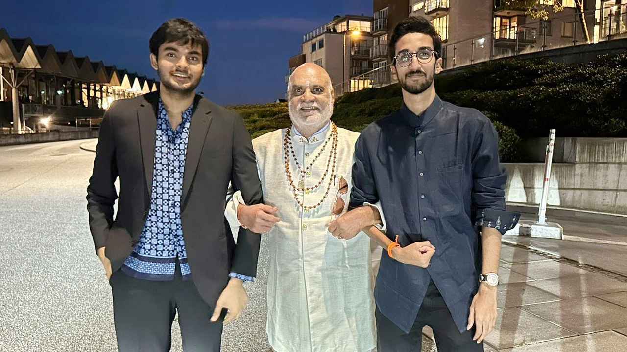 Akira Nandan : అకీరా నందన్‌తో ఉన్న ఫోటో షేర్ చేసిన రాఘవేంద్రరావు.. వెంటనే డెలీట్ చేశారు.. ఎందుకు..?