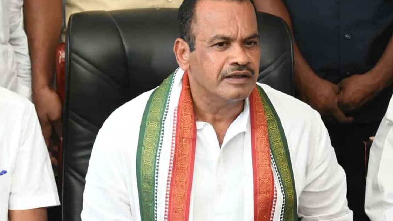 Komatireddy Venkat Reddy : నకిరేకల్ ఎమ్మెల్యే టికెట్ వారికే- వేముల వీరేశంను ఉద్దేశించి కోమటిరెడ్డి వెంకట్ రెడ్డి కీలక వ్యాఖ్యలు