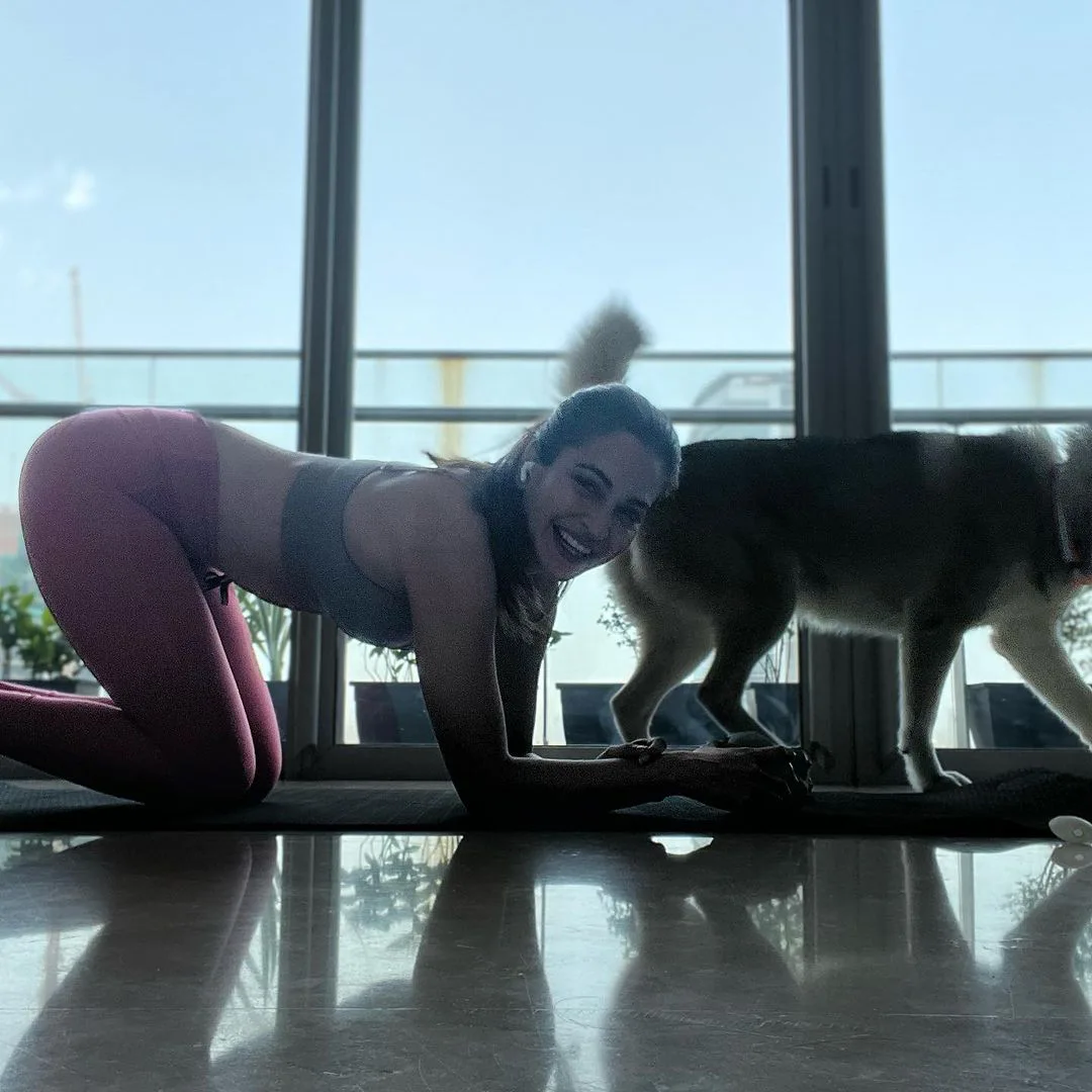 Kriti Kharbanda Photos with her pet dog gone viral