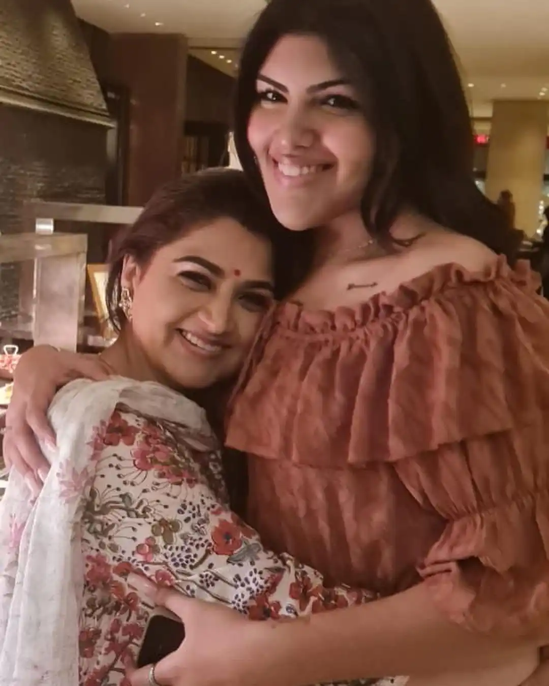 Kushboo Sundar with her Daughters Avantika and Anandita