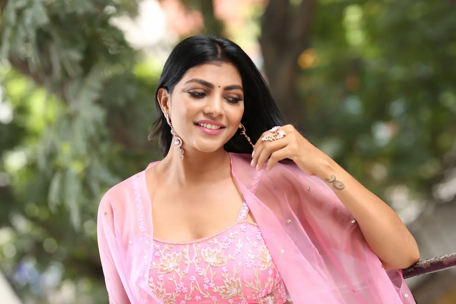 BiggBoss Fame Lahari Shari Stunning looks in Pink Dress