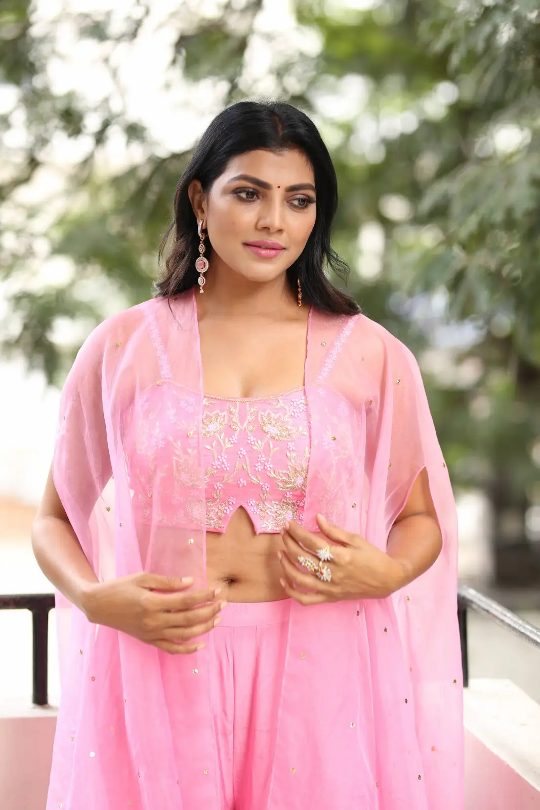 BiggBoss Fame Lahari Shari Stunning looks in Pink Dress