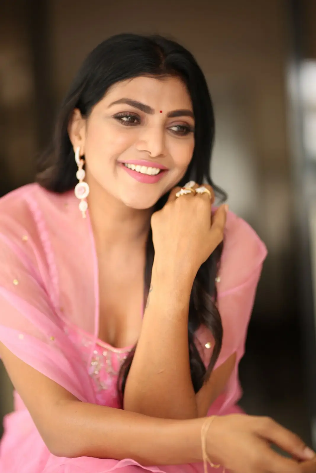 BiggBoss Fame Lahari Shari Stunning looks in Pink Dress