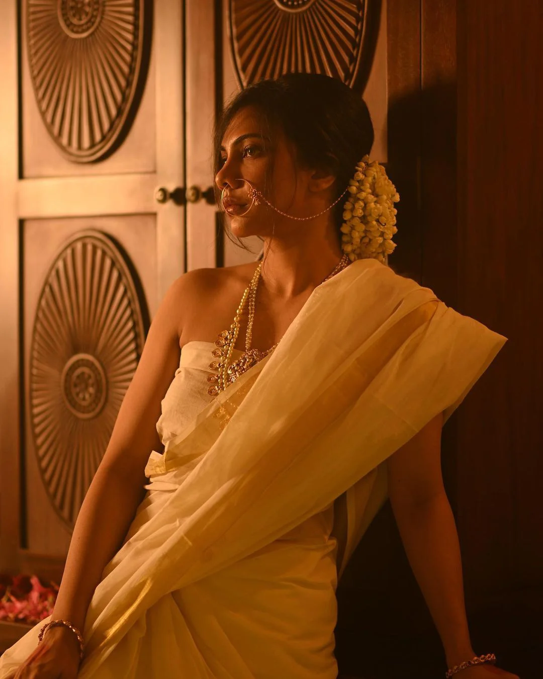 Madonna Sebastian latest saree photos on occasion of onam 2023