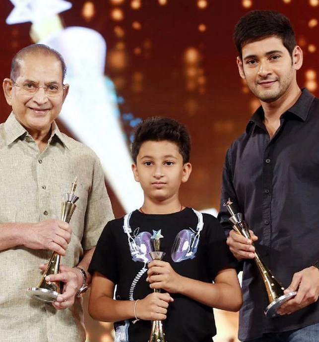 Mahesh Babu rare childhood photos on the occasion of his birthday