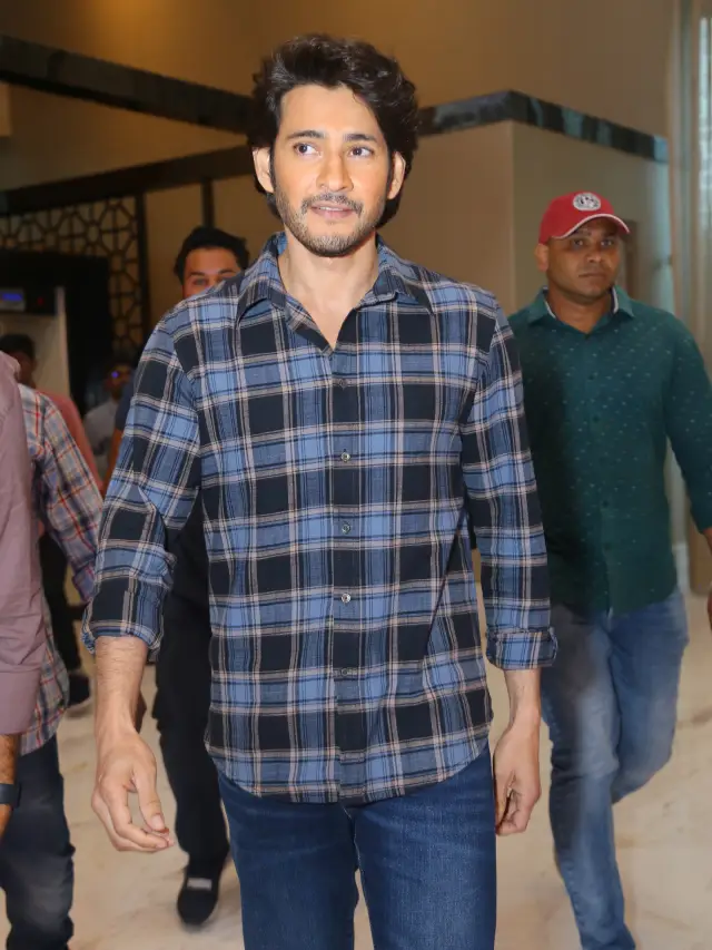 Mahesh Babu Handsome Looks in Big C 20 Years Event