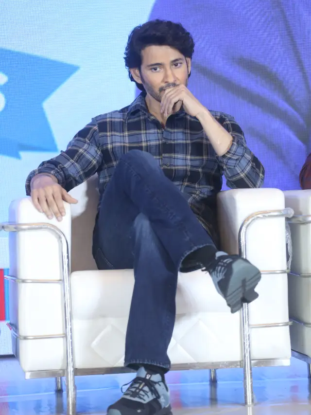 Mahesh Babu Handsome Looks in Big C 20 Years Event