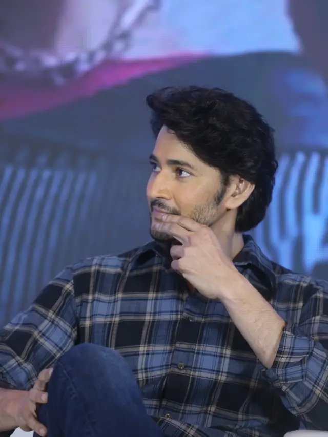 Mahesh Babu Handsome Looks in Big C 20 Years Event