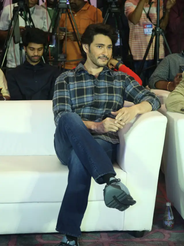 Mahesh Babu Handsome Looks in Big C 20 Years Event