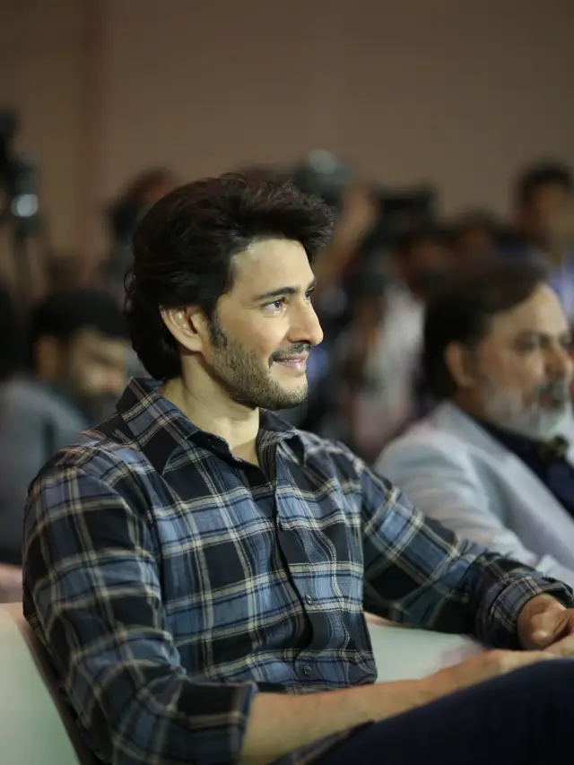 Mahesh Babu Handsome Looks in Big C 20 Years Event