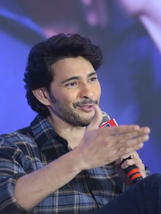 Mahesh Babu Handsome Looks in Big C 20 Years Event