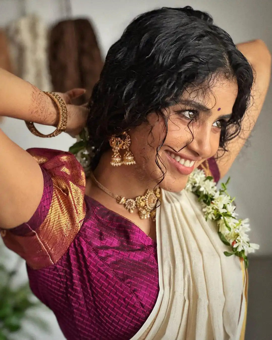 Malayala Actress Anupama Parameswaran saree photos on onam special