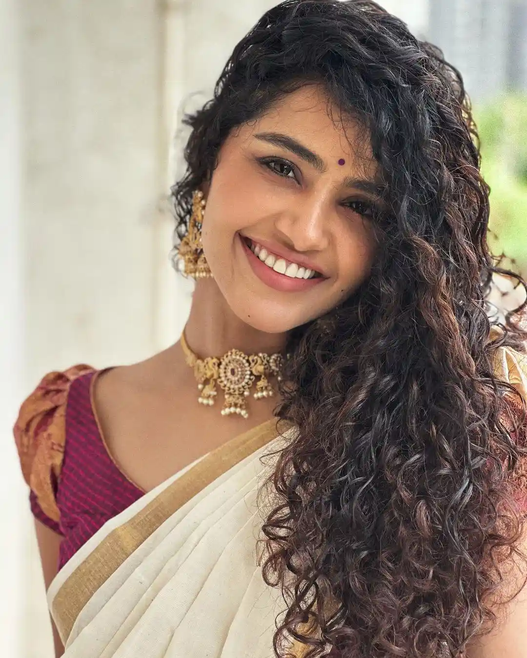 Malayala Actress Anupama Parameswaran saree photos on onam special