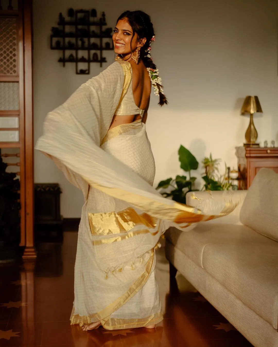 Malayala Actress Malavika Mohanan saree photos on onam special