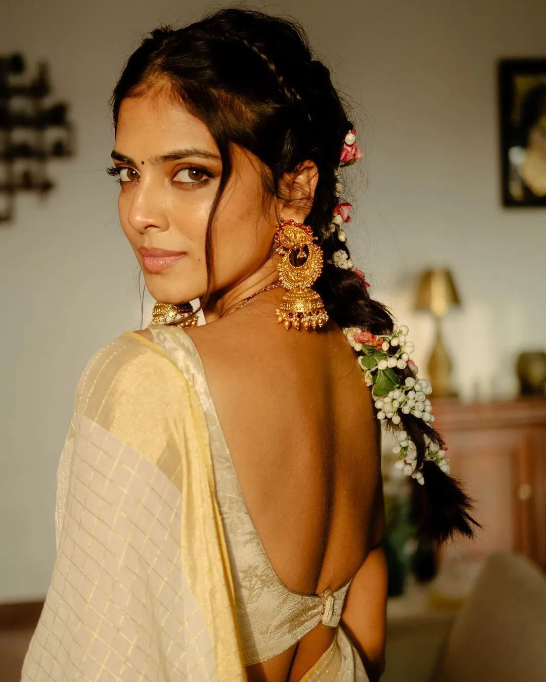 Malayala Actress Malavika Mohanan saree photos on onam special