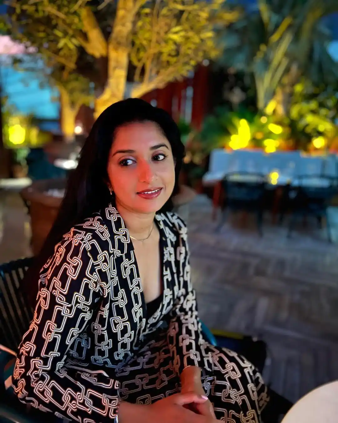 Meera Jasmine mesmerizing Looks