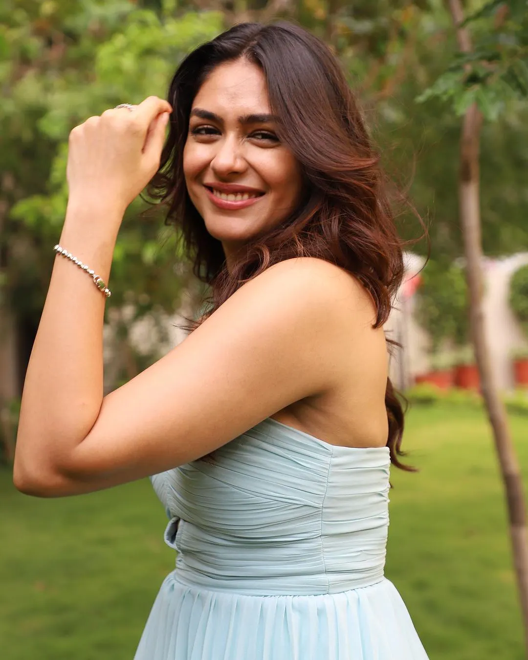 Mrunal Thakur latest photoshoot gone viral in social media