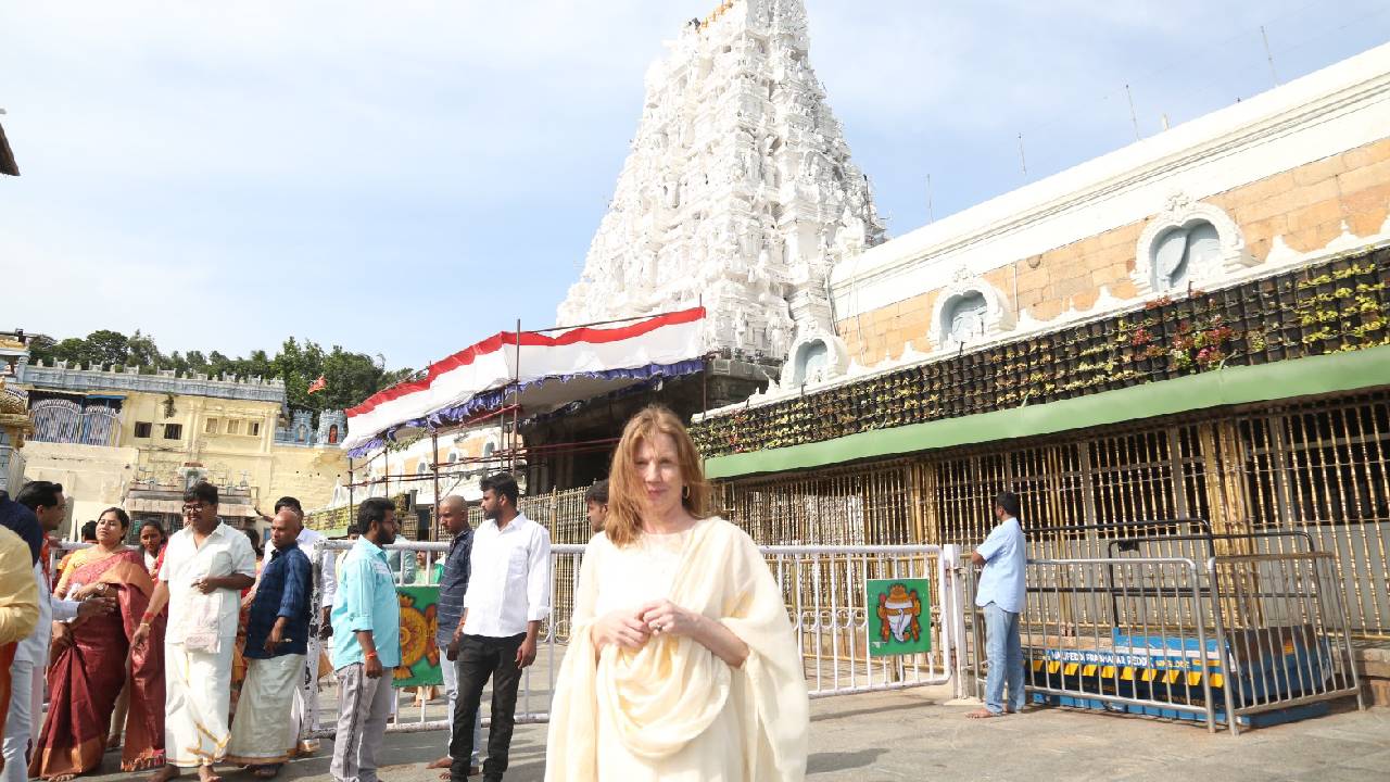 Jennifer Larson: టీటీడీలో భక్తులకు అందుతున్న సౌకర్యాలపై అమెరికా కాన్సుల్‌ జనరల్‌ జెన్నిఫర్‌ లార్సన్‌ స్పందన