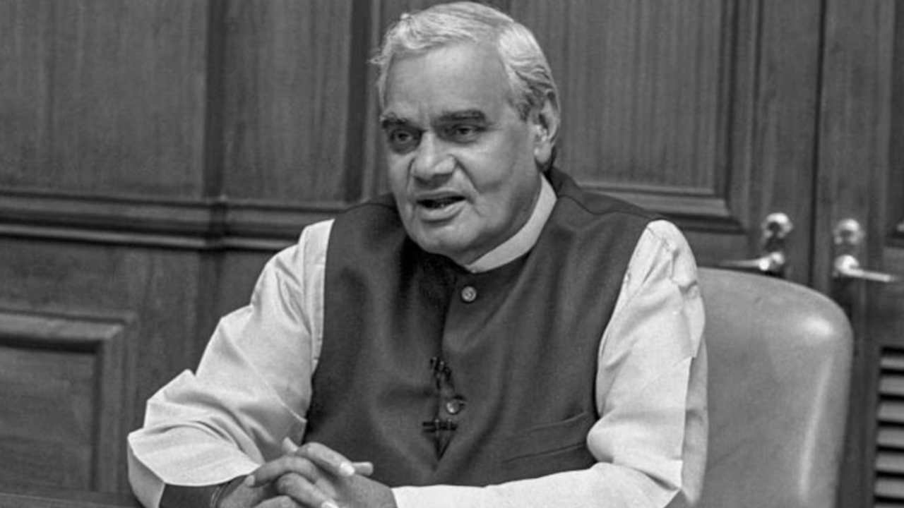 Atal Bihari Vajpayee : గొప్ప వక్త.. స్వాతంత్ర్య సమరయోధుడు.. మాజీ ప్రధాని అటల్ బిహారీ వాజ్ పేయి వర్ధంతి నేడు