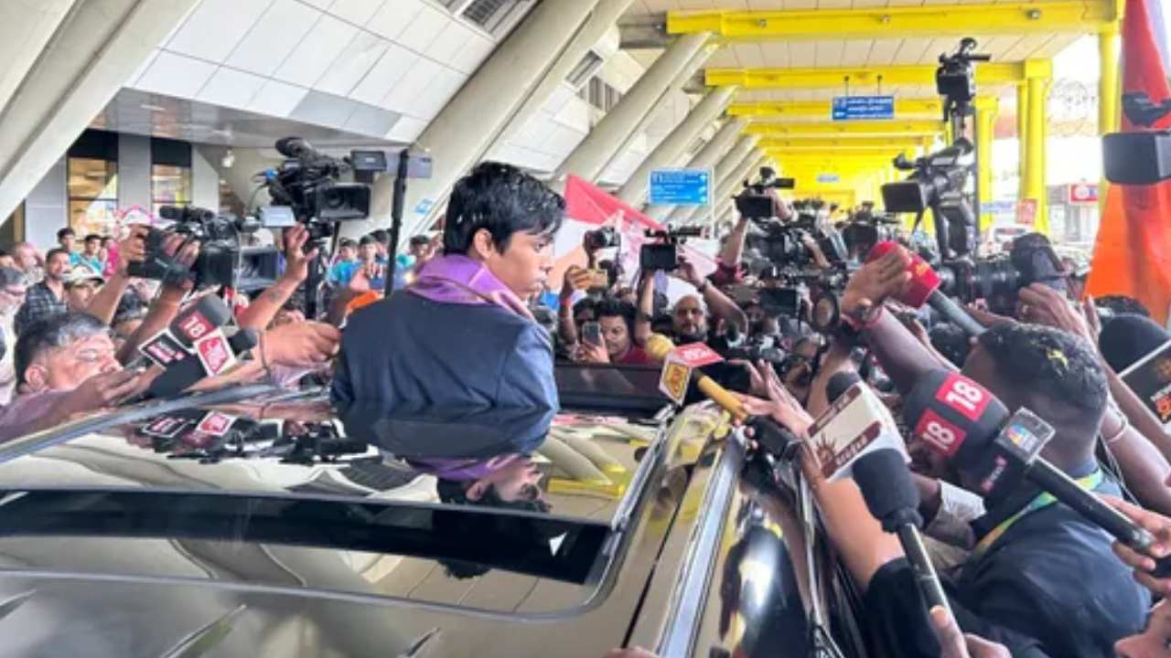 Praggnanandhaa: స్వదేశానికి చేరుకున్న యువ గ్రాండ్‌ మాస్టర్ ప్రజ్ఞానందకు ఘన స్వాగతం ..