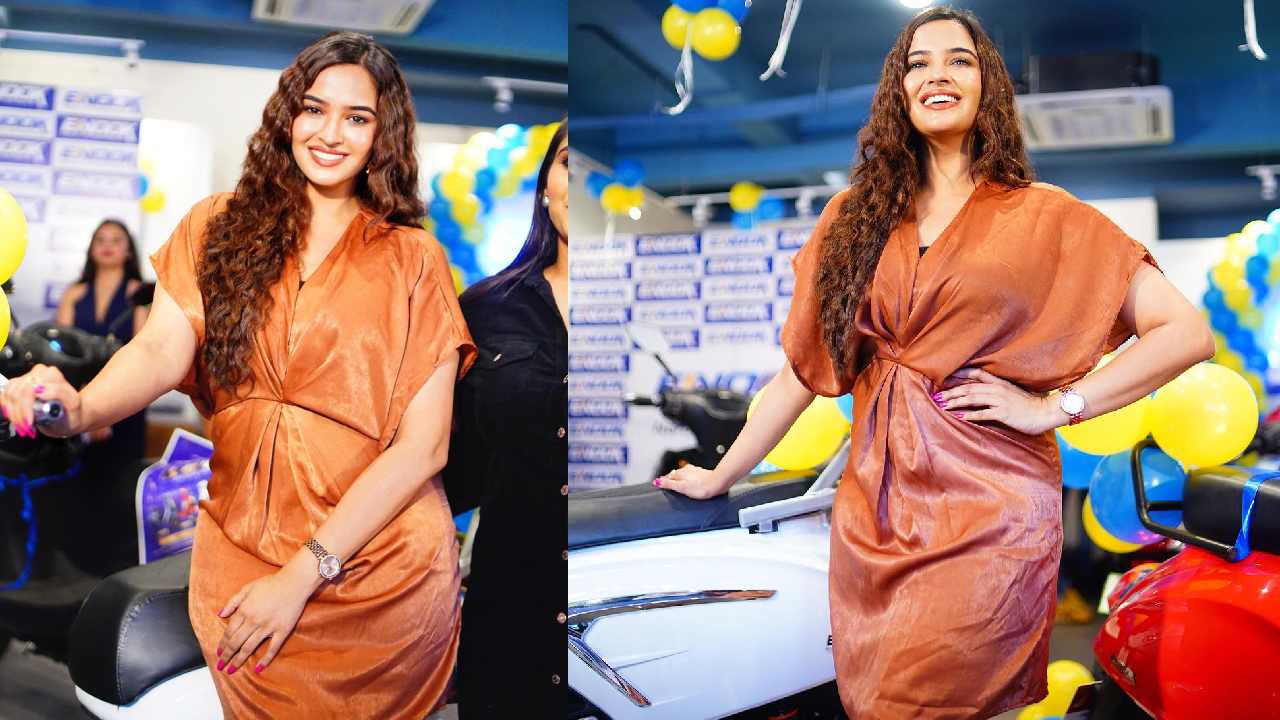 Pujita Ponnada : ఎలక్ట్రిక్ స్కూటర్ లాంచ్ ఈవెంట్‌లో పూజిత పొన్నాడ అందాలు.. గ్యాలరీ!